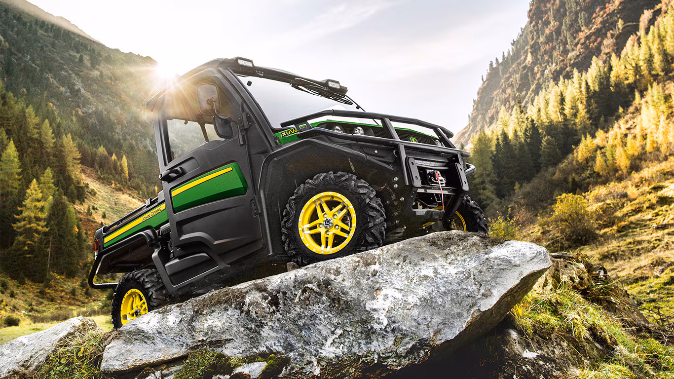 XUV865M Gator